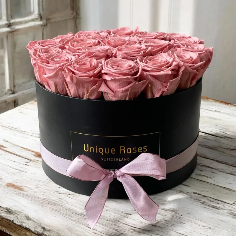 Classic Style Box schwarz mit ca. 20 Rosen