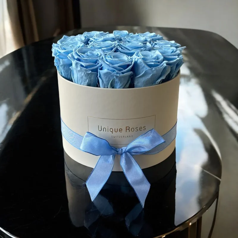 Classic-Style (Medium) in hellgrauer Box - ca. 14 Rosen