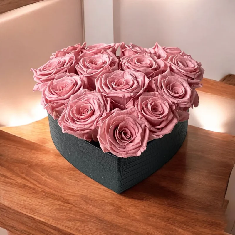 Herzbox (Small) in Lederoptik - ca. 14 Rosen