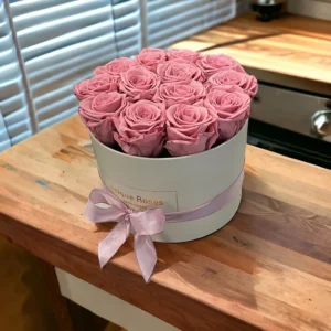 Infinity Roses in scatola grigio chiaro, rose rosa antico