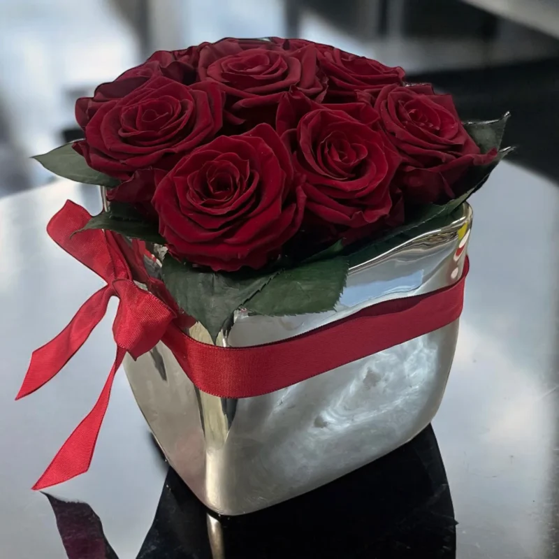 Cubo con 9 rose - Rosso scuro