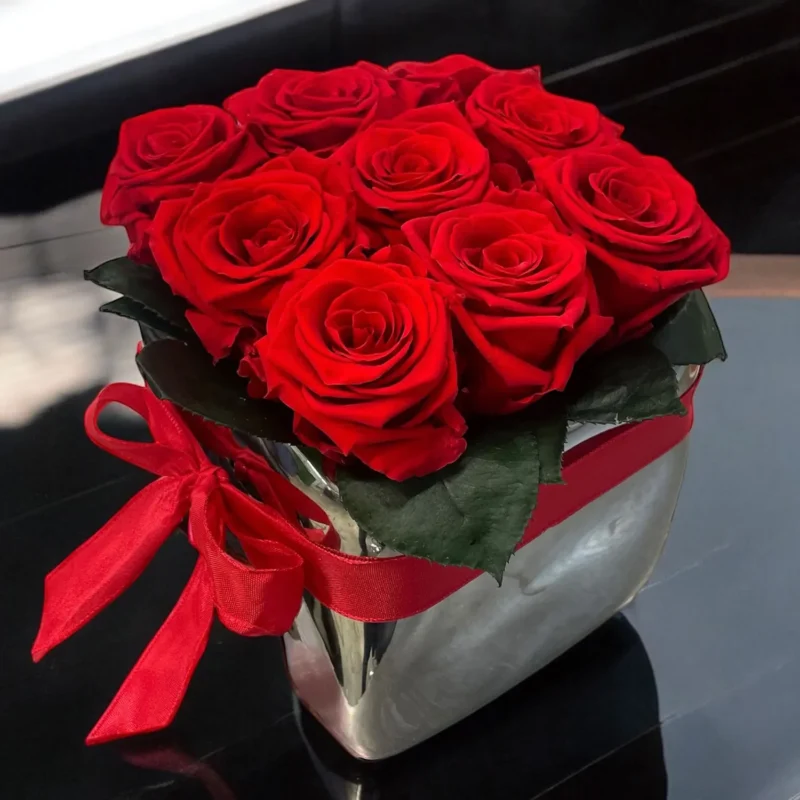 Cubo con 9 rose - rosso vivo